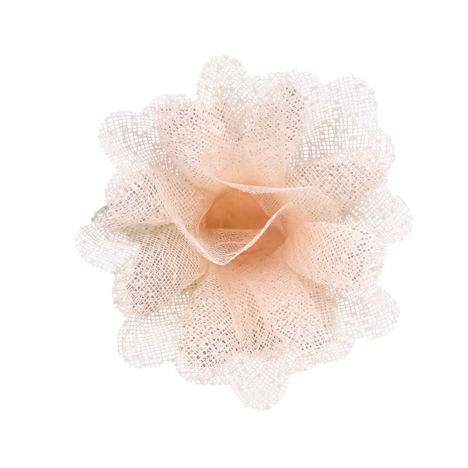 Forminha artesanal da Embalarte em organza marfim, de pétalas delicadas — o tom neutro que combina com a mesa de casamento
