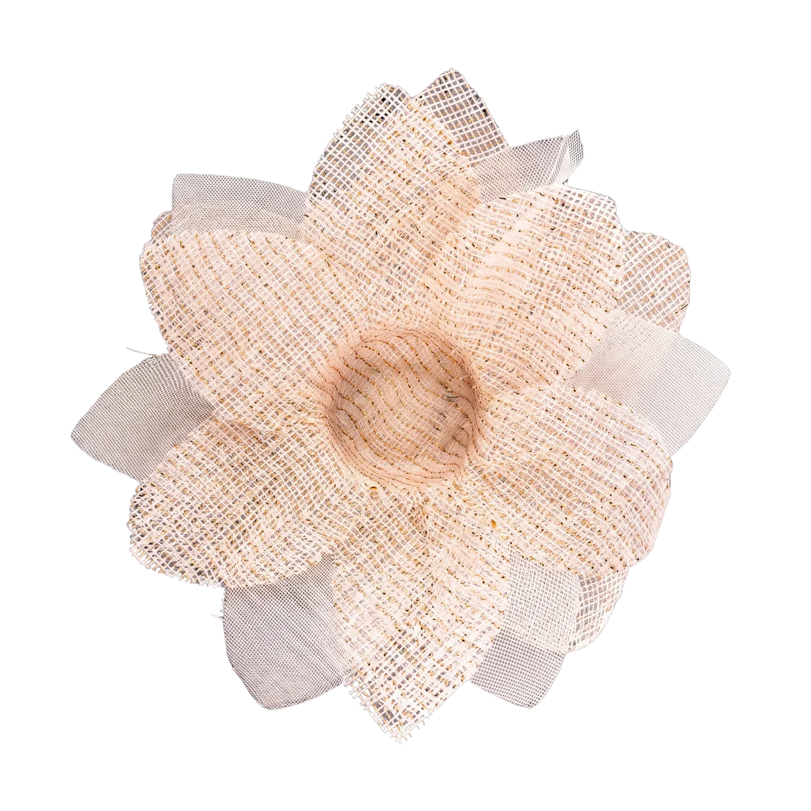 Forminha artesanal da Embalarte em tela creme com fios dourados, aberta como uma flor
