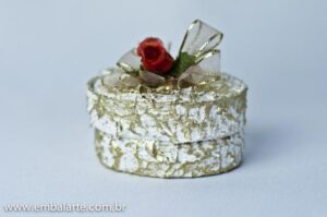 Caixa oval pátina c/laço e chaton