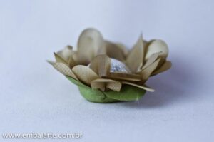 Flor cetim ponta marcada c/pistilo