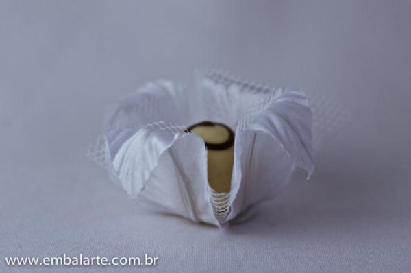 Flor cetim 4 pétalas prensada com tule