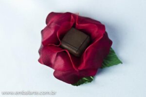 Flor cetim 2 camadas mod Hebe c/folha