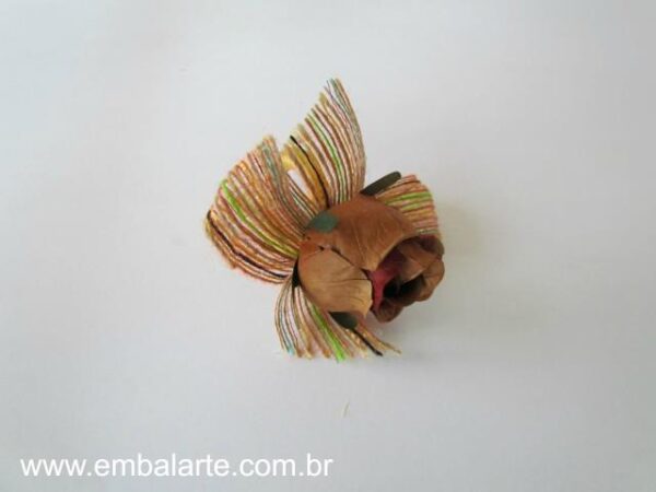 Porta guardanapo botão ou camélia com cordão fino