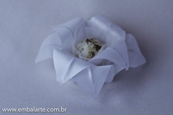 Flor cetim 8 pétalas