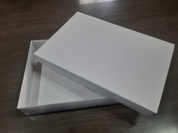 Caixa 38x26x06 branco/kraft lateral dupla