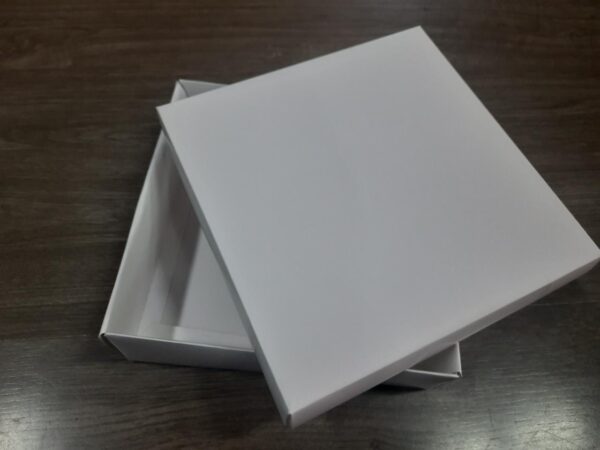 Caixa 18x18x05 branco/kraft lateral dupla